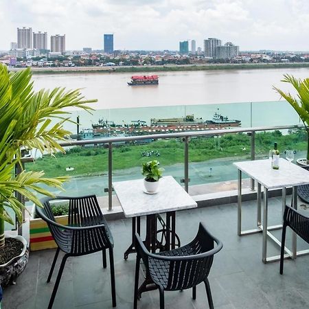 Chilchill Hotel Riverside Phnom Penh Exterior photo