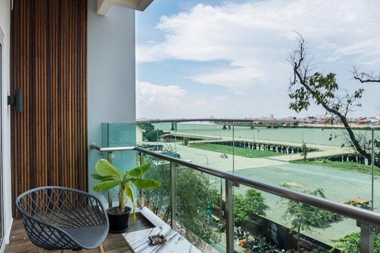 Chilchill Hotel Riverside Phnom Penh Exterior photo