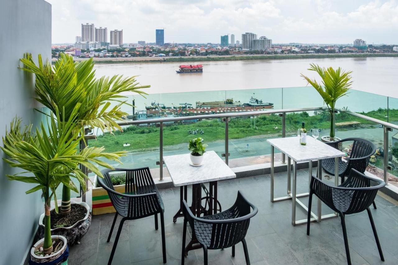 Chilchill Hotel Riverside Phnom Penh Exterior photo